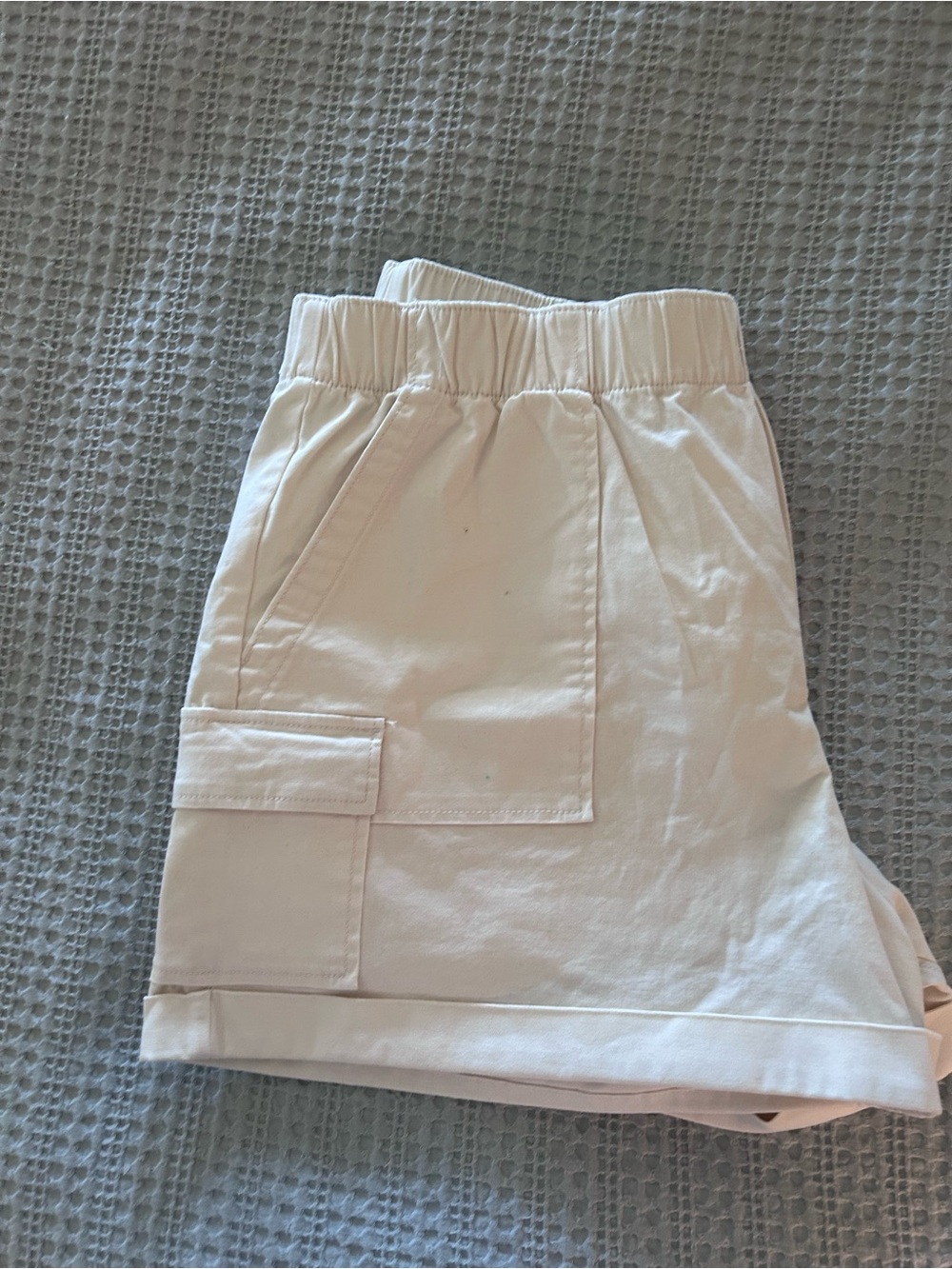 Lucky Brand Cream Cargo Shorts with Elastic Waist Sz L NWOT